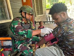 Hadir Dengan Hati, TNI Gelar Pengobatan Bagi Masyarakat Tolikara